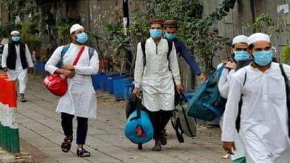 पश्चिम बंगाल के मालदा में एंबुलेंस में पकड़ी शराब तो मुर्शिदाबाद में नमाज के लिए लोगों ने तोड़ा लॉकडाउन