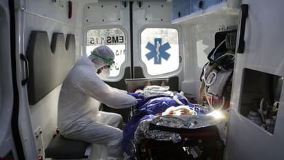 রেকর্ড গড়ে গত ২৪ ঘণ্টায় আক্রান্ত ৮৯৬ , তুবও পরিস্থিতি উদ্বেগের নয় আশ্বাসবাণী বিশেষজ্ঞদের