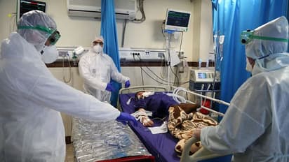 ఇండోర్ లో డాక్టర్ మృతి: ఇండియాలో కరోనాతో మరణించిన తొలి డాక్టర్ ఇతనే