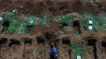 ಸ್ಮಶಾನಕ್ಕೆ ಜಾಗ ನೀಡದ ಸರ್ಕಾರಕ್ಕೆ ಹೈಕೋರ್ಟ್ ಚಾಟಿ, ಅಧಿಕಾರಿಗಳನ್ನು ಬೆಂಡೆತ್ತಿದ ಜಡ್ಜ್