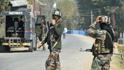 ইদের ছুটিতে বাড়ি যাওয়ার পথে উধাও সেনা জওয়ান, জঙ্গিদের হাত রয়েছে বলেই মনে করেছে প্রশাসন