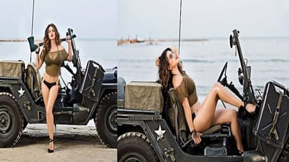 ஹாட் பிகினி... ஊரடங்களிலும் அடங்காத சன்னி லியோன்! ரசிகர்கள் தூக்கத்தை கெடுக்க மொத்த அழகையும் காட்டி போஸ்!