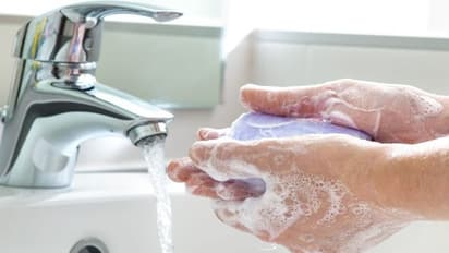 കൈകൾ സോപ്പ് ഉപയോഗിച്ച് തന്നെ കഴുകണം, ലാൻസെറ്റ് പഠനം പറയുന്നത് 