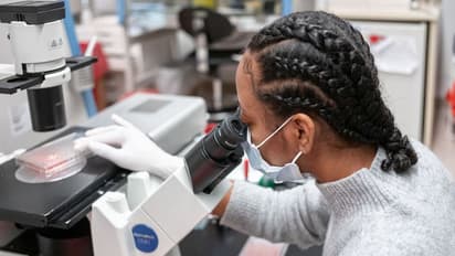 തുടര്‍ച്ചയായ രണ്ടാം ദിനവും രണ്ടായിരത്തിനടുത്ത് മരണം; ഞെട്ടി അമേരിക്ക