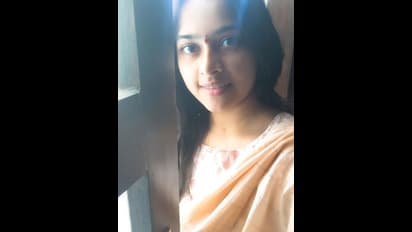 பார்வையிலே கிறங்கடிக்கும் ஸ்ரீதிவ்யா இளசுகள் மனதை பந்தாடும் யாரும் பார்த்திட அழகு !