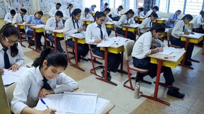 10ம் வகுப்பு பொதுத்தேர்வு தேதி அறிவிப்பு..? மாணவர்களுக்கு அதிர்ச்சி கொடுத்த பள்ளிக்கல்வித்துறை..!