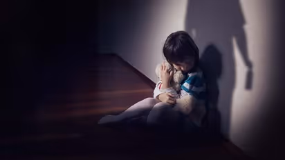 ലോക്ക് ഡൗണ്; കുട്ടികള്ക്കെതിരെയുള്ള അതിക്രമങ്ങള്, 11 ദിവസം കൊണ്ട് ഹെൽപ്പ് ലെെനിന് ലഭിച്ചത് 92,000 കോളുകൾ