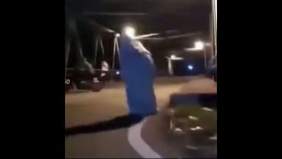 அடங்காமல் ஊர் சுற்றியவனை அலறவிட்ட"பேய்"..! பயத்தில் தலைதெறிக்க ஓடி பாலத்தின் மீது ஏறிய நபர்..!