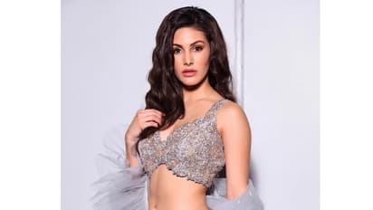 రాజ్ తరుణ్ హీరోయిన్ నడుము అందాలు.. పిచ్చెక్కించేలా హాట్ నెస్