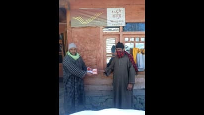 ನಿಂತಿಲ್ಲ ಭಾರತೀಯ ಅಂಚೆ ಸೇವೆ, ಗಡಿ ನಿಯಂತ್ರಣ ರೇಖೆಯಲ್ಲಿ ಸೇವಿಂಗ್ಸ್ ಹಣ ಮನೆ ಬಾಗಿಲಿಗೆ