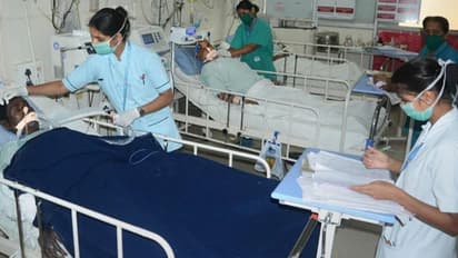 అయ్యలూరులో ఉద్రిక్తత: క్వారంటైన్ కు తరలింపు అడ్డగింత, వెనుదిరిగిన పోలీసులు