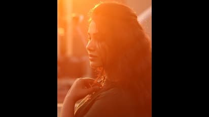 சூரிய ஒளியில் ஜொலிக்கும் திவ்யா துரைசாமி... புன்னகையில் சுழட்டி போடும் பக்கா தமிழ் பொண்ணின் லேட்டஸ்ட் கிளிக்ஸ்