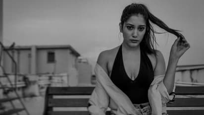 சக தோழிகளுடன் இப்படியா?... அரைகுறை ஆடையில் கில்மா போஸ் கொடுத்து தெறிக்கவிட்ட அனிஷா ஜோஷி புகைப்பட தொகுப்பு!