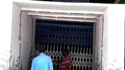 শরীর স্যানিটাইজ করবে দরজা, হগ মার্কেটে নয়া গেট পুরসভার