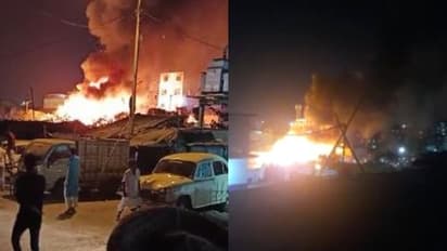 নারকেলডাঙায় বিধ্বংসী আগুন, পুড়ে ছাই এলাকা