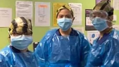 கொரோனாவுக்கு எதிராக நிர்வாணமாக இருக்கிறோம்..!! பிளாஸ்டிக் உறைகளுக்குள் இங்கிலாந்து டாக்டர், நர்சுகள்..!!