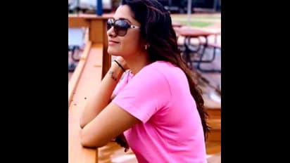 செய்தி வாசிப்பாளர் டூ ஹீரோயின் !! தன் பழைய புகைப்படத்தை வெளியிட்ட பிரியா பவானிஷங்கர் ...