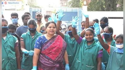 ஜோலார்பேட்டையில் மளிகை பொருட்கள் கொடுக்கும் திமுக..! பெண் பிரமுகர் அசத்தல்..!