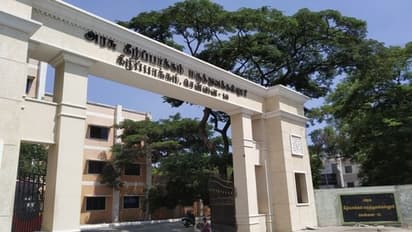 சென்னை KMC ! "மக்களுக்காக" .. குடும்பத்தையே விட்டுவிட்டு மருத்துவமனையிலேயே தங்கி பணிபுரியும் மருத்துவர்கள்!