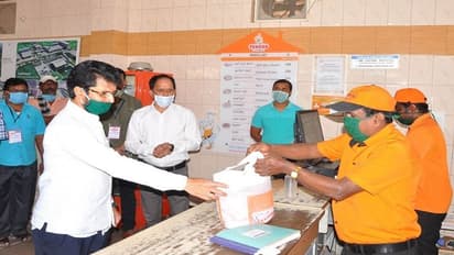 ನಾಡಿಗೆ ಸಚಿವರಾದರೇನು..ಮನೆಗೆ ಮಗ, ಅಂಗಡಿಗೆ ಬಂದು ಚಿಕನ್ ಖರೀದಿಸಿದ ರವಿ