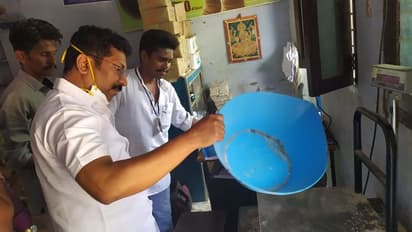 நிவாரணப் பொருள்  ஒழுங்காக வழங்காத ரேசன் கடை ஊழியர்களுக்கு எம் .எல்.ஏ விட்ட டோஸ்..., அலறிய அதிகாரிகள்.!!