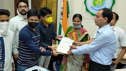 সোশ্যাল মিডিয়ার কামাল, করোনা ত্রাণে লক্ষাধিক অর্থসাহায্য়  বর্ধমানের ছয় যুবকের