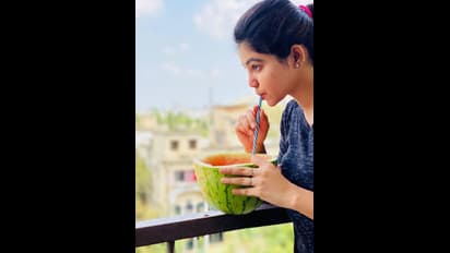 பளீர் கண்களால் சுண்டி இழுக்கும் அதுல்யா ராவி....அழகோ அழகு !!!