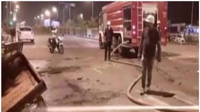 ലോക്ക് ഡൗൺ: നാട്ടിൽ തിരികെയെത്താനുള്ള സംവിധാനമൊരുക്കണം; രോഷാകുലരായ കുടിയേറ്റ തൊഴിലാളികൾ വാഹനങ്ങൾക്ക് തീയിട്ടു