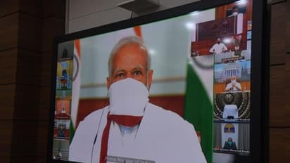 మాస్కుతో మోడీ దర్శనం: 24 గంటలు అందుబాటులో ఉంటానంటూ సీఎంలకు అభయం