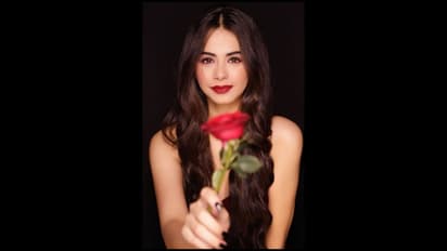 விதவிதமான ஆங்கிளில்...   வித்யாசமான போஸ் கொடுத்து கலக்கும் ரித்திகா லேட்டஸ்ட் போட்டோஸ்...!