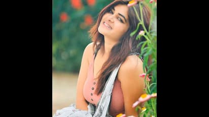 আইস্ক্রিম খেতে যাচ্ছি, এই একটা কথা বলাতেই তোলপাড় হয়েছিল মধুমিতার শ্যুটিং সেট