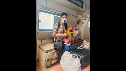 ಕೊರೋನಾ ಗೆದ್ದು ಬಂದ ಮಗಳಿಗೆ ಅದ್ಧೂರಿ ಸ್ವಾಗತ, ಆರತಿ ಬೆಳಗಿದ ತಾಯಿ!