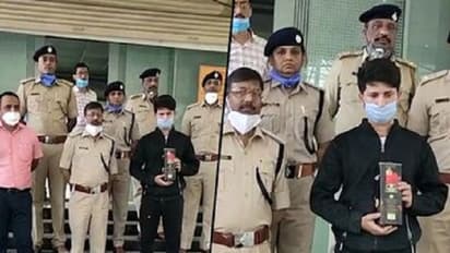 ಸಿಪ್, ಸಿಪ್, ಸಿಪ್.. ಎಣ್ಣೆ ಬೇಕಾ ಎಣ್ಣೆ?ಕಿಲಾಡಿ ಯುವಕನಿಗೆ ಪೊಲೀಸ್ರು ಹಚ್ಚಿದ್ರು ಬೆಣ್ಣೆ!