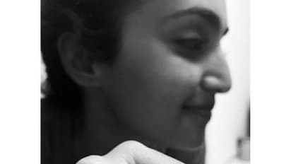 விஜய் கொடுத்த ரிங்கை கழட்ட மனம் இல்லாத பிகில் பட நடிக்க..! மோதிரத்தோடு கொடுத்த மாஸ் போஸ்!