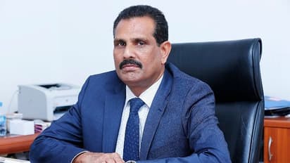 കൊവിഡ് 19: ദുരിതത്തിലായവരെ സഹായിക്കാന് ദുബൈ കെഎംസിസിക്ക് ഒരു ലക്ഷം ദിര്ഹം നല്കി സഫാരി ഗ്രൂപ്പ്