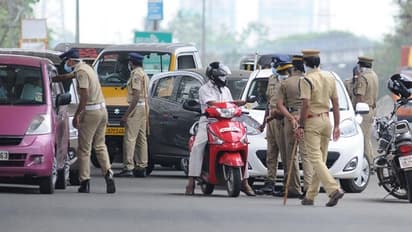 ഞായറാഴ്ചകളിലെ സമ്പൂർണ ലോക്ക് ഡൗൺ പ്രാബല്യത്തിൽ; അവശ്യ സേവനങ്ങൾക്ക് മാത്രം അനുമതി