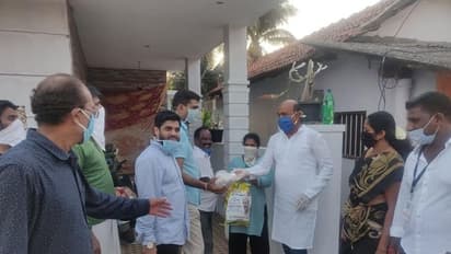 ಲಾಕ್‌ಡೌನ್: ಬಡ ಜನರಿಗೆ ಆಹಾರ ಕಿಟ್ ವಿತರಿಸಿದ ಕಾಂಗ್ರೆಸ್ ಮಾಜಿ ಶಾಸಕ