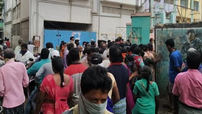 লকডাউনে ভিড় করতে বারণ, প্রতিবাদে বেধড়ক মার তরুণী ও ভাইকে