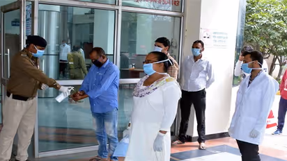 महाराष्ट्र में 2,000 पहुंचे कोरोना संक्रमित, अकेले मुंबई में 1300 मरीज