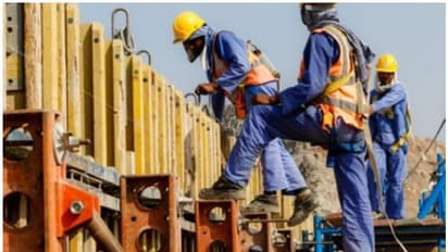 കൊവിഡ് പ്രതിസന്ധി; ശമ്പളം വെട്ടിക്കുറയ്ക്കുന്ന സ്ഥാപനങ്ങള്ക്ക് മുന്നറിയിപ്പുമായി ഒമാന് വർക്കേഴ്സ് യൂണിയൻ