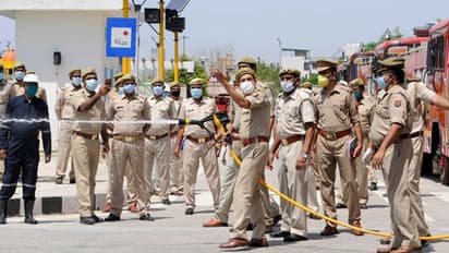 ಕೊರೋನಾ ವಾರಿಯರ್ಸ್ ಮೇಲೆ ಮತ್ತೆ ದಾಳಿ, ಮಸೀದಿ ಮುಂದೆ ಪೊಲೀಸರ ಅಟ್ಯಾಕ್