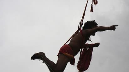 করোনায় গ্রাসে চড়কের মেলাতে থাবা, ঘরে বসেই জানুন বাংলার এই উৎসবের কথা