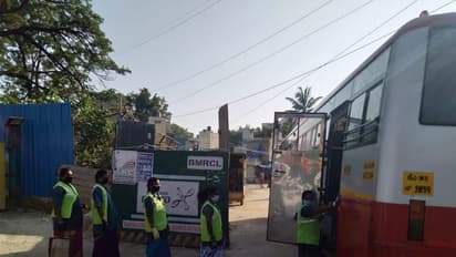 ಕೊರೋನಾ ವಿರುದ್ಧ ಹೋರಾಟ: ಪೌರ ಕಾರ್ಮಿಕರಿಗೆ ಪಿಕ್​ಅಪ್​​, ಡ್ರಾಪ್​​ ಸೌಲಭ್ಯ