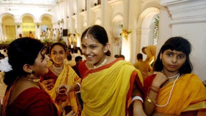 করোনা আতঙ্কে সারা দেশ জুড়ে ‘শিরে সংক্রান্তি’,  ঘরবন্দিতেই পালন করুন বর্ষশেষের রীতি