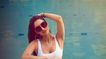 எந்த டிரஸ் போட்டாலும் கும்முனு இருக்கும் ஷிவானி... பால் போல் பளபளக்கும் அழகில் வசீகரிக்கும் போட்டோஸ்...!