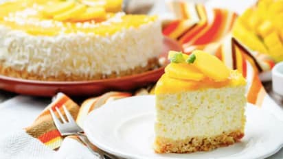 ബേക്ക് ചെയ്യേണ്ട; ഫ്രിഡ്ജില്‍ വച്ച് തയ്യാറാക്കുന്ന മാംഗോ ചീസ് കേക്ക്...