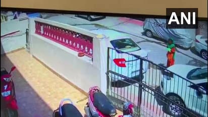 ಇದೆಂಥಾ ವಿಕೃತಿ, ಎಂಜಲು ತುಂಬಿದ ಬ್ಯಾಗ್ ಮನೆಯೊಳಕ್ಕೆ ಎಸೆದ ಮಹಿಳೆಯರು!