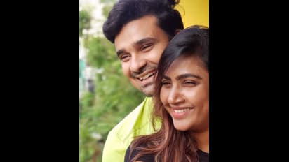 புது நாடகத்தில் இணையும் சின்னத்திரை ஜோடி மைனா நந்தினி மற்றும் யோகேஷ் ஊரடங்கில் வெளியிட்ட புகைப்படங்கள் !