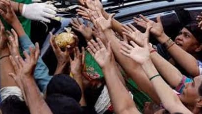 இந்துக்களை கதற விடும் பாகிஸ்தான்... உணவு, நிவாரணம் மறுக்கப்படுவதாக பகீர் குற்றச்சாட்டு...!