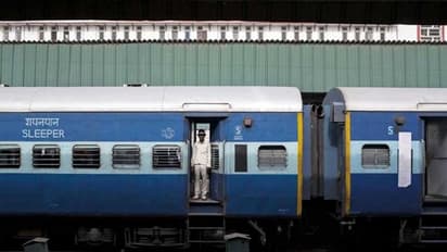 অভিবাসী শ্রমিকদের জন্য সুখবর, আটকেপড়াদের বাড়ি ফেরাতে বিশেষ ট্রেন রেল মন্ত্রকের